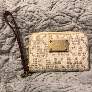 michael kors wallet wristlet